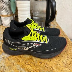 Brooks Trace size 11.5